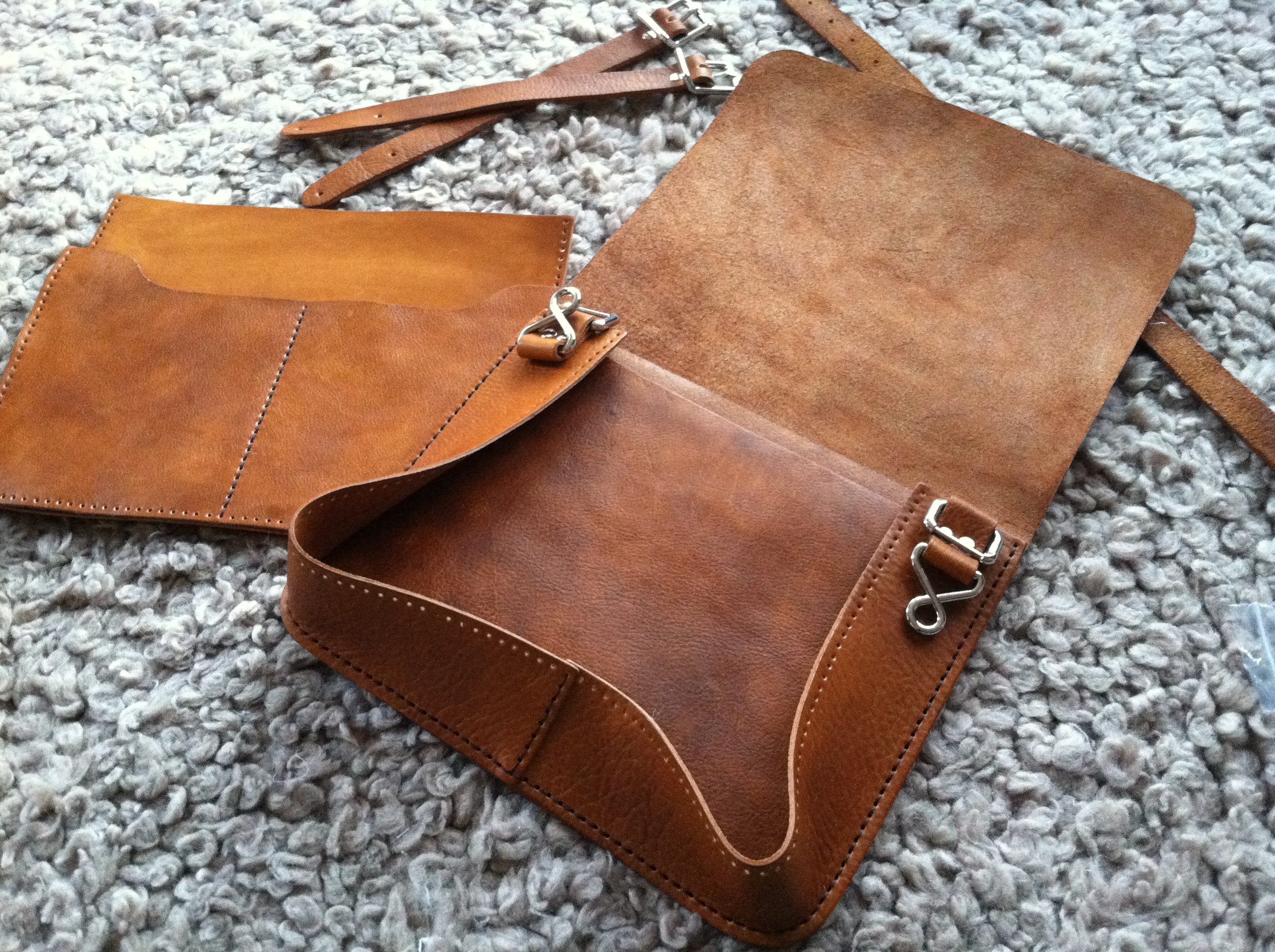 SEWING: leather messenger bag | just for clarification